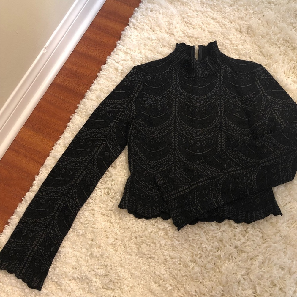 Turtleneck puff sleeve